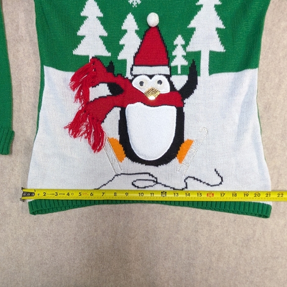 FUN & Festive Holiday Skating Penguin Knit Sweater -Tiara International Sz Large - Picture 7 of 9